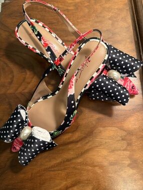 BETSEY JOHNSON Claira Kitten Heel
